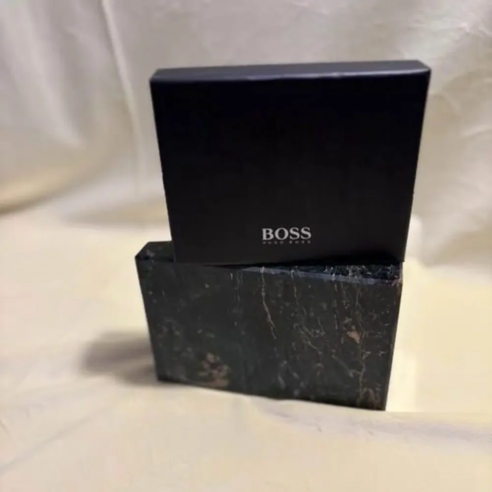 NIB BOSS Hugo Boss Men's Textured Leather Bi-Fold Wallet